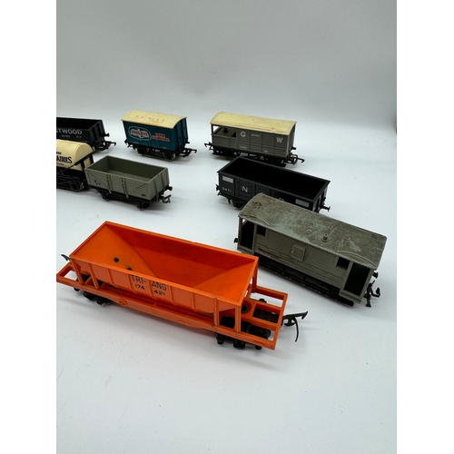 118 - Quantity of Hornby Railway Carts various advertisements