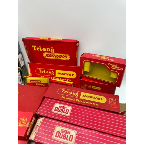 119 - Large quantity of vintage Tri-ang Hornby  / Dublo Model Railways Empty Boxes + Graham Fisher hard ca... 