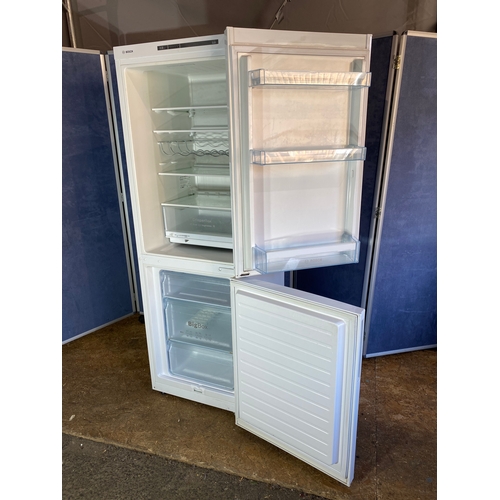 304 - Bosch Serie 4 Free-standing fridge-freezer with freezer at bottom