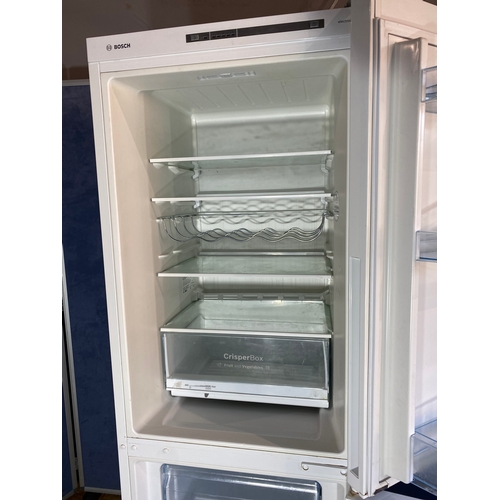 304 - Bosch Serie 4 Free-standing fridge-freezer with freezer at bottom