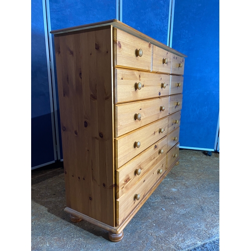 305 - Pine multi drawer chest of drawers. 

Dimensions - 47