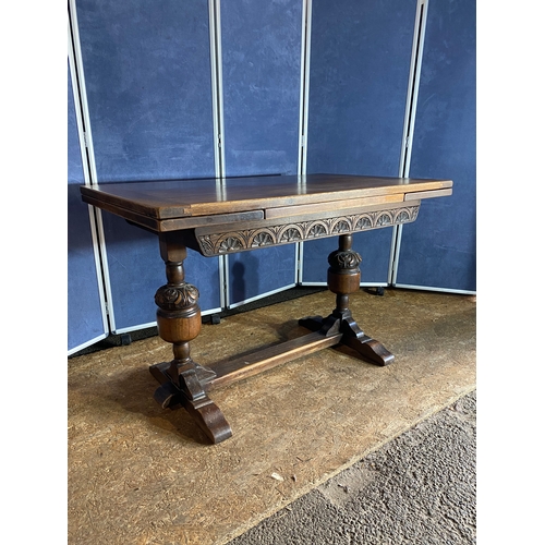 308 - Antique mahogany extendable table. 

Please see images for all dimensions.