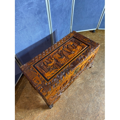 311 - Beautiful Oriental carved chest. 

Dimensions - 34.5