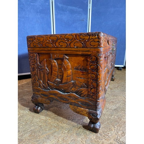 311 - Beautiful Oriental carved chest. 

Dimensions - 34.5