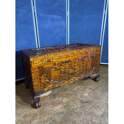 311 - Beautiful Oriental carved chest. 

Dimensions - 34.5