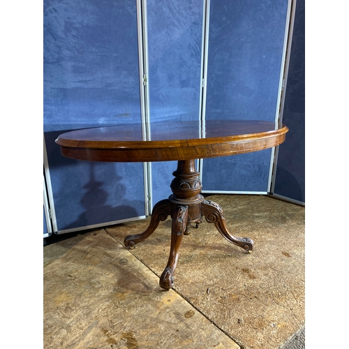 330 - Antique oval side table. 

Dimensions - 46