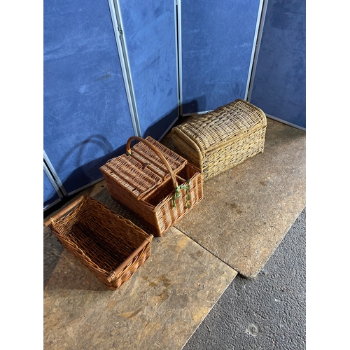 333 - A trio of wooden/wickers baskets. 

Dimensions of largest in images for reference.