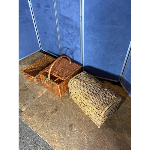 333 - A trio of wooden/wickers baskets. 

Dimensions of largest in images for reference.