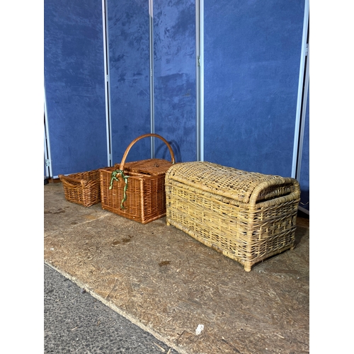 333 - A trio of wooden/wickers baskets. 

Dimensions of largest in images for reference.