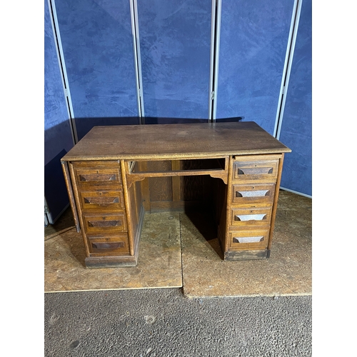 338 - Vintage oak extendable writing desk. 

Please see images for dimensions.