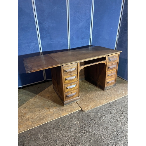 338 - Vintage oak extendable writing desk. 

Please see images for dimensions.