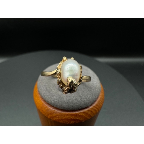 64 - Vintage 585 Yellow Gold Mother of Pearl Claw Ring Size - Q - 2.9g