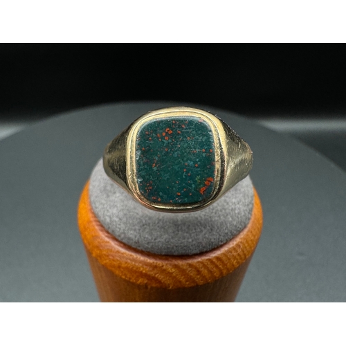 65 - Vintage 9ct Yellow Gold Gents Signet Ring Cushion Cut Green Bloodstone - Size - V - 6.2g