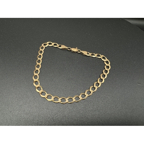 70 - 9ct Yellow Gold Curb Bracelet 5.6g