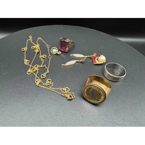 73 - Collection of Yellow metal jewellery + two Silver 925 Rings