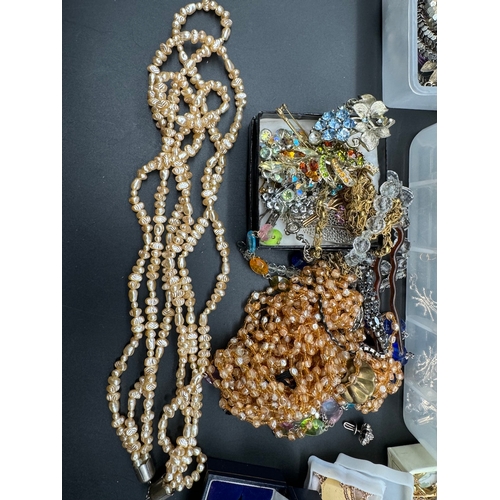 75 - Quantity of costume jewellery including necklaces, bracelets etc