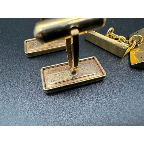 91 - 9ct yellow gold bar cufflinks, 9ct engraved cufflink + French CIB Gold plated cufflinks - 12.7g