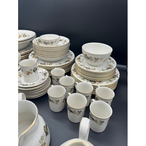 47 - Stunning 90 Piece Tea & Dinner Service Royal Doulton Larchmont Pattern - 8 person service