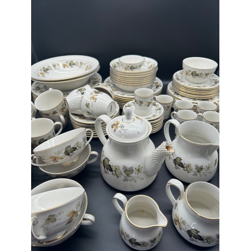 47 - Stunning 90 Piece Tea & Dinner Service Royal Doulton Larchmont Pattern - 8 person service