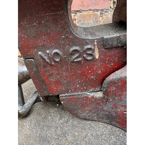 162 - Vintage Record No 23 Bench Vice