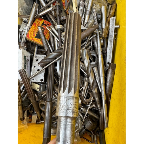 171 - Quantity of engineering milling cutters / drill pieces