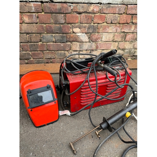 185 - Quantity of equipment Welder, site light, pump