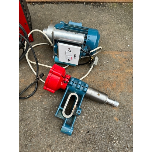 185 - Quantity of equipment Welder, site light, pump