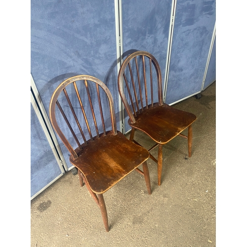 345 - A pair of Mid century Ercol chairs. 

Dimensions - 16