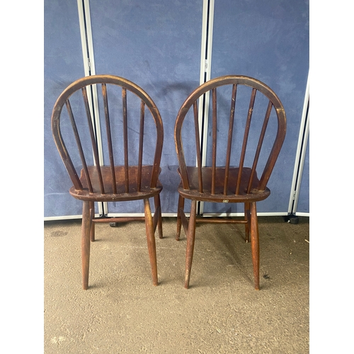 345 - A pair of Mid century Ercol chairs. 

Dimensions - 16