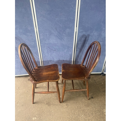 345 - A pair of Mid century Ercol chairs. 

Dimensions - 16