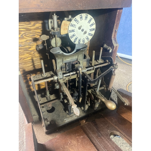 346 - Antique Warren Telechron CO 'Clock in' machine

Please see images for dimensions.