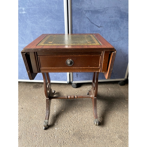 352 - Small drop leaf extendable side table with inlaid green leather

See images for all dimensions.