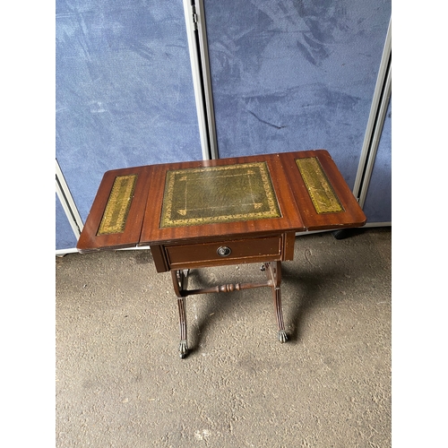 352 - Small drop leaf extendable side table with inlaid green leather

See images for all dimensions.