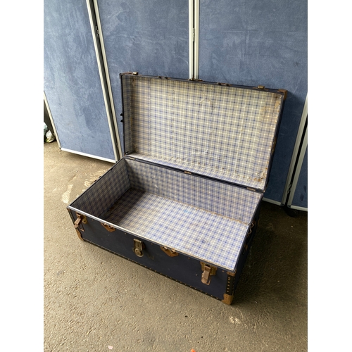 358 - Large blue retro storage trunk. 

Dimensions - 26