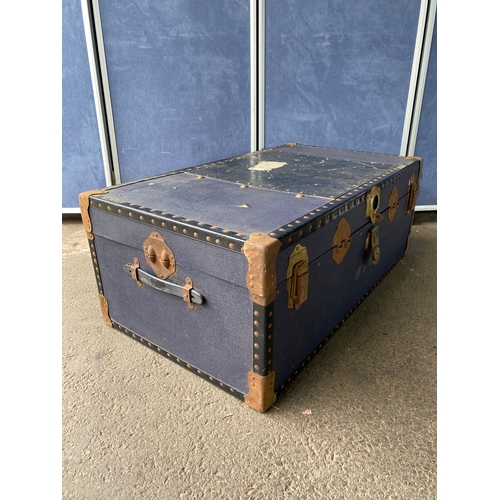 358 - Large blue retro storage trunk. 

Dimensions - 26