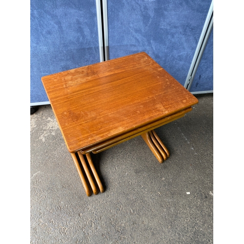 362 - A nest of three mid century teak tables. 

Dimensions of largest - 22