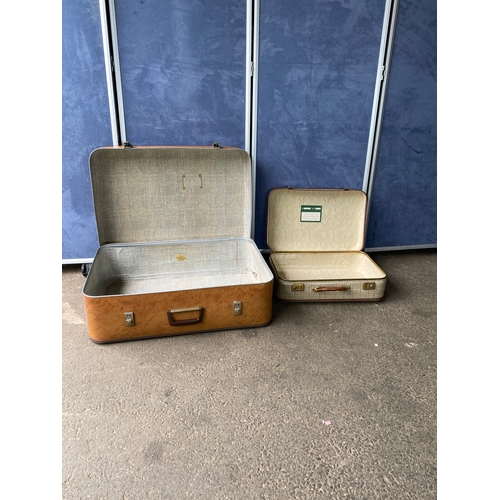 363 - Two vintage suitcases. 

Dimensions of larger one for reference in images.