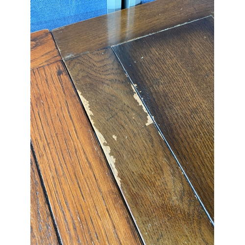 364 - Vintage Mahogany extendable dining table. 

Please see images for all dimensions.