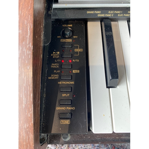 378 - Casio PX-700 electric keyboard.