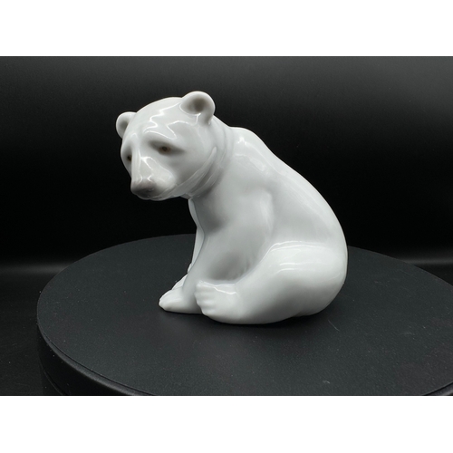 98 - Mint In Box Lladro Polar Bear Seated - 01001209