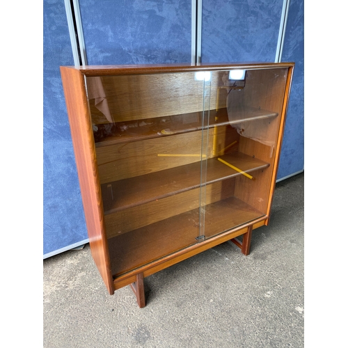 211 - Mid century teak Turnidge display bookshelf

Dimensions - 36