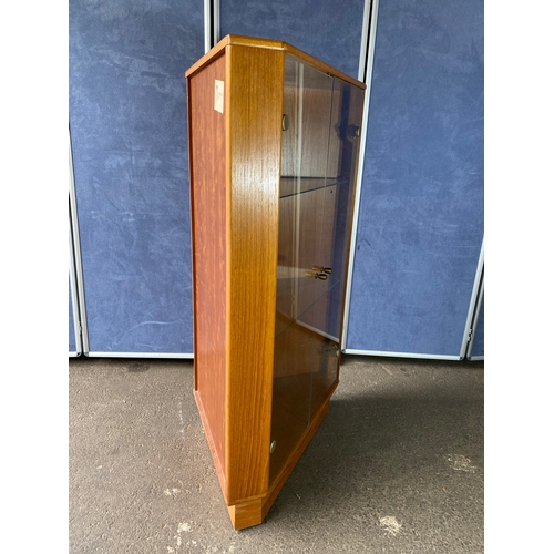 212 - Mid century teak Turnidge corner display cabinet. 

Dimensions - 31