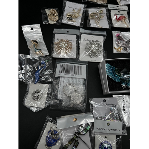 101 - Quantity of new costume jewellery brooches