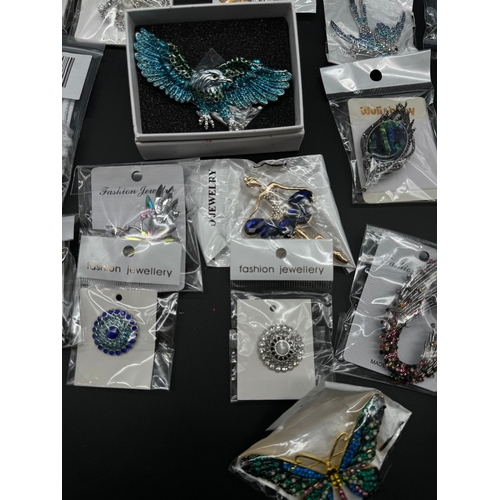 101 - Quantity of new costume jewellery brooches