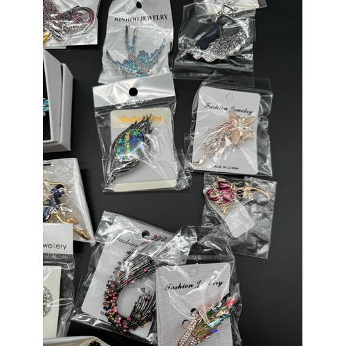 101 - Quantity of new costume jewellery brooches