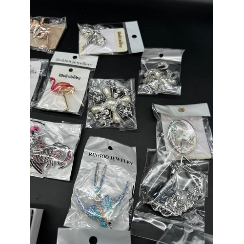 101 - Quantity of new costume jewellery brooches