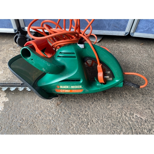 440 - Black and Decker GT360 electric hedge trimmer.