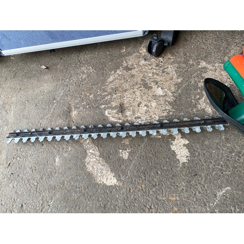 440 - Black and Decker GT360 electric hedge trimmer.