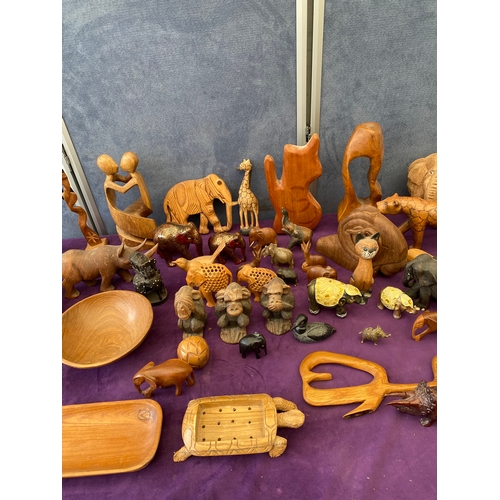 445 - Quantity of carved wooden tourist wares / Ornaments including trays and bowls.