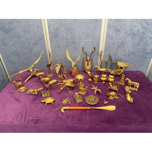 458 - A quantity of lot of animal / bird related brass collectables